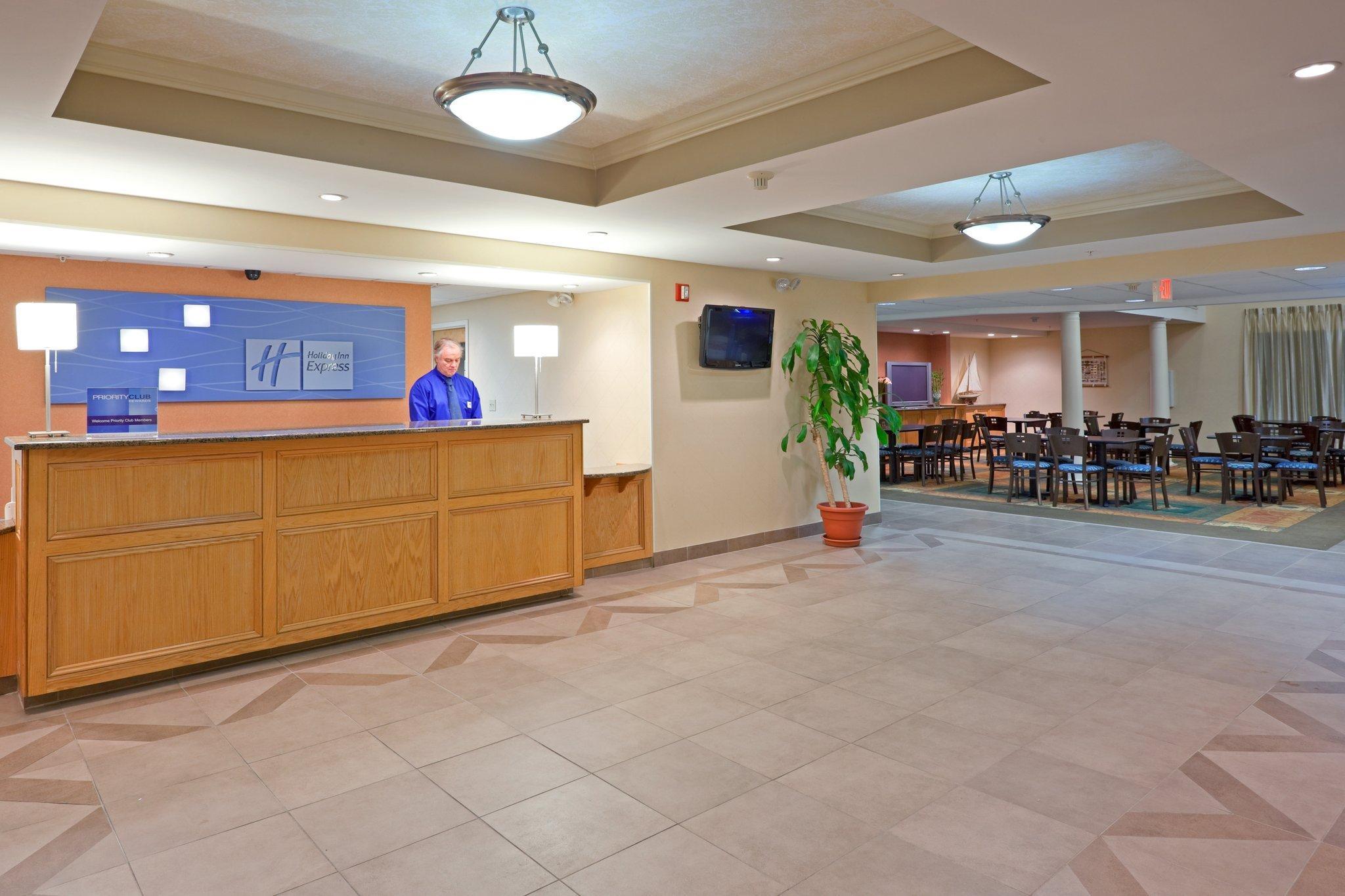 Holiday Inn Express & Suites Carneys Point - Pennsville By Ihg Exterior foto